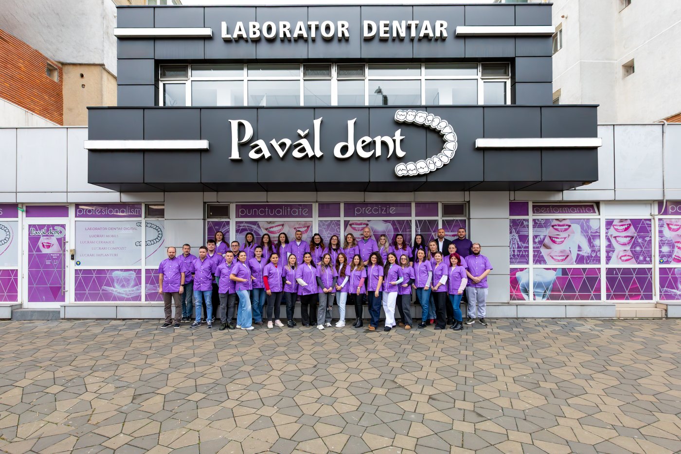 Echipa Pavăl Dent — laborator dentar digital, Bacău